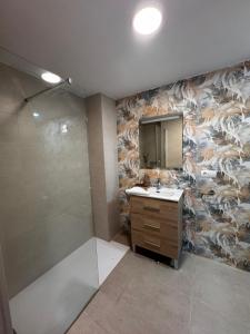 Koupelna v ubytování Apartamentos Turísticos Las Claras 1