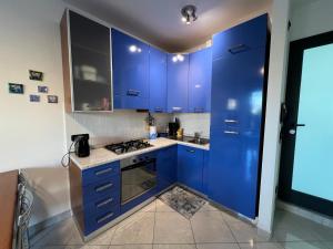 Η κουζίνα ή μικρή κουζίνα στο Palm Grove House +16 φωτογραφίες