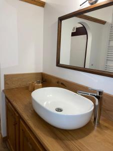 Ένα μπάνιο στο La casa di Haka