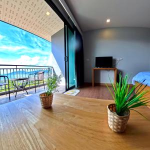 Un televizor și/sau centru de divertisment la Hidden Loft Patong