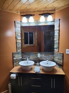 Un baño de GROWL Lodge 40 fotos más