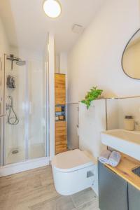 Ένα μπάνιο στο Premium Black Forest Suite - Apartment