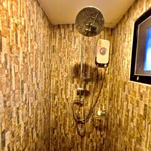 O baie la Hidden Loft Patong