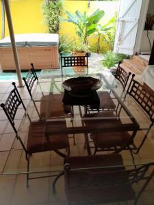 Bazén v ubytování Take it easy la Jaille nebo v jeho okolí