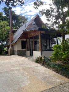 a building with a gambrel roof on top of it at Cabaña de Montaña Flaki's in Monteverde Costa Rica