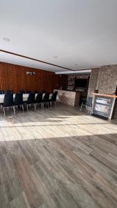 Kuchyň nebo kuchyňský kout v ubytování Chalet, piscina y barbacoa y sala de reuniones