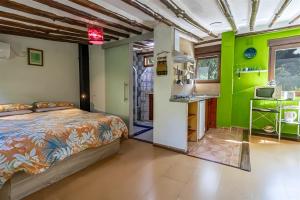 a bedroom with a bed and green walls at Aguas Calmas in Nigüelas +52 photos