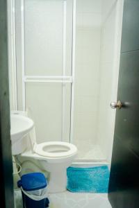 Ванная комната в Aparta Estudio Amoblado 1 a 3 Personas