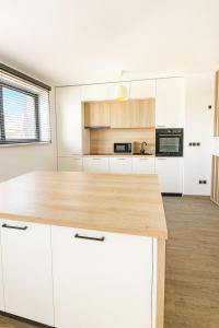 Køkken eller tekøkken på Luxury Penthouse-Poiana Brasov + 16 billeder