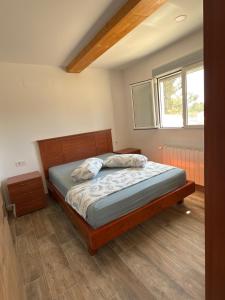 Postel nebo postele na pokoji v ubytování Chalet, piscina y barbacoa y sala de reuniones