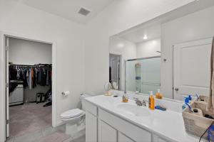 Et badeværelse på Arizona Vacation Home + 23 billeder