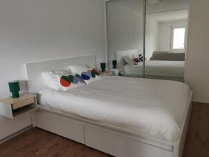 Ένα ή περισσότερα κρεβάτια σε δωμάτιο στο Big studio, just renovated, great views, with free parking