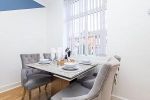 Χώρος καθιστικού στο Cliffton House, Sleeps 5, Parking,Netflix, WiFi, Only 6 min to City
