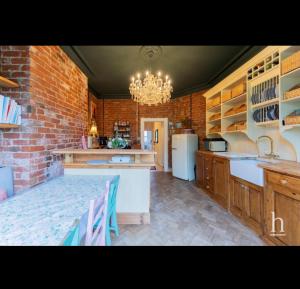 Kuchyň nebo kuchyňský kout v ubytování Boutique home by the beach