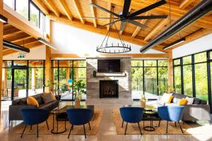 Posezení v ubytování Relaxing Spa Getaway, Sauna, Hot Tub & Heated Pool