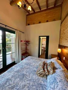 Una cama o camas en una habitación de Zen Chale Beautiful view Sfx with trailRiver