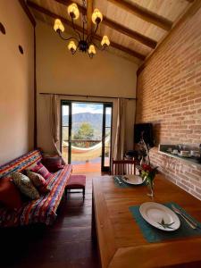 Un lugar para sentarse en Zen Chale Beautiful view Sfx with trailRiver