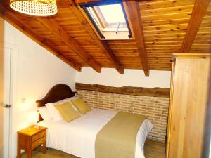 Postel nebo postele na pokoji v ubytování Casa rural El Herrero