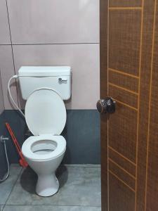 Ένα μπάνιο στο AD's Eco Bunker