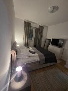 Postel nebo postele na pokoji v ubytování Apartman IsTar View + 2 fotografie