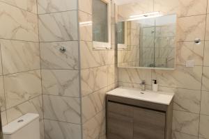 Koupelna v ubytování Santa Marina 10 + 86 fotografií