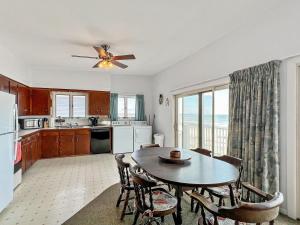 Kuchyň nebo kuchyňský kout v ubytování Sandcastle