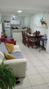 Køkken eller tekøkken på Apto Sol e mar + 42 billeder