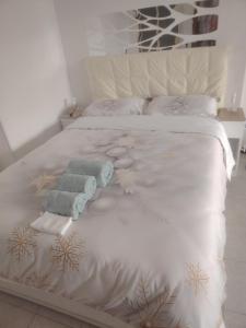 a white bed with a stuffed animal on it at SWEET STAY - WiFi gratuito, Metro vicinanze, Garage & Bikes - su richiesta in Cassina deʼ Pecchi