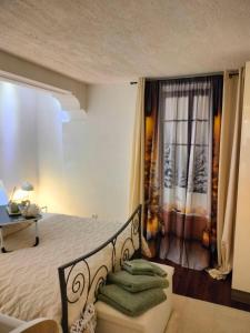 Postel nebo postele na pokoji v ubytování Glamorous flat in Mertzwiller + 64 fotografií