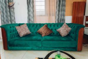 Khu vực ghế ngồi tại Siri's Home