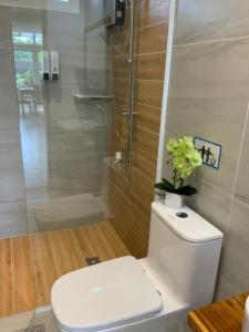 Ένα μπάνιο στο Spacious 2 Puntakana apartelle +35 φωτογραφίες