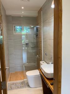 Ένα μπάνιο στο Spacious 2 Puntakana apartelle