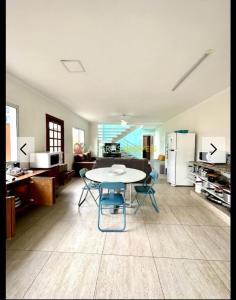 Η κουζίνα ή μικρή κουζίνα στο Casa Piscina Temporada Jd Sao Lourenço