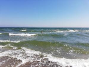 Un groupe de gens naviguant dans l'océan dans l'établissement 10 person holiday home in Væggerløse, à Bøtø By 29 autres photos