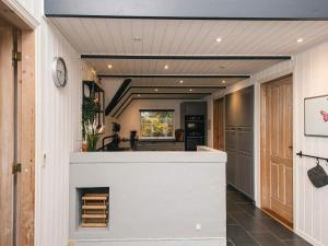 ブラーバンドにあるLuxury Retreat in Blavand - By Traum Ferienwohnungenの白島家のキッチン