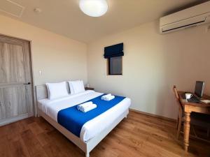 Postel nebo postele na pokoji v ubytování White Turtle Villa -Ishigaki Blue Retreat