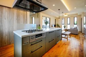 Kuchyň nebo kuchyňský kout v ubytování White Turtle Villa -Ishigaki Blue Retreat + 41 fotografií