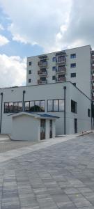 Το κτήριο όπου στεγάζεται  το διαμέρισμα