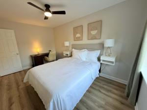 Ένα ή περισσότερα κρεβάτια σε δωμάτιο στο Newly Renovated 2BR Near UF & Shands