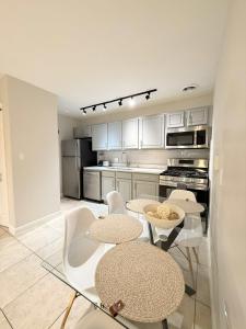 Η κουζίνα ή μικρή κουζίνα στο Newly Renovated 2BR Near UF & Shands +1 φωτογραφίες