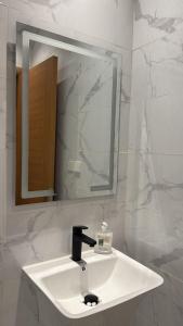 Ένα μπάνιο στο استديو درب الحرمين