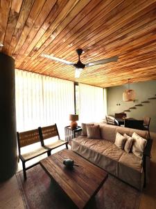 Posezení v ubytování Villa NAIO Palomino