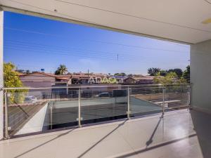 Ban công/sân hiên tại Lindo sobrado localizado a 4 minutos do autodromo de Goiânia