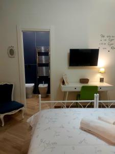 TV a/nebo společenská místnost v ubytování B&B La Rotonda