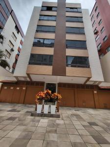 El edificio en el que está el departamento