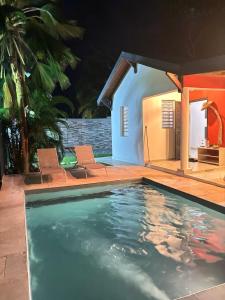 Bazén v ubytování Saka Lodge nebo v jeho okolí