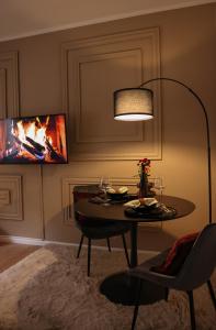 TV a/nebo společenská místnost v ubytování Arden Stay Apartments