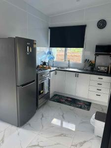 Kuchyň nebo kuchyňský kout v ubytování Sharnyta's Studio Aitutaki