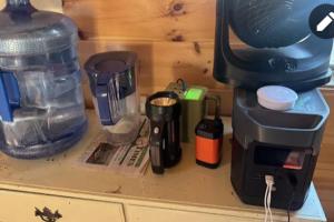 Příslušenství pro přípravu čaje a kávy v ubytování White Mountains New Hampshire Deer Bear Retreat