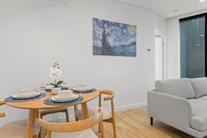 Khu vực ghế ngồi tại The One Residences